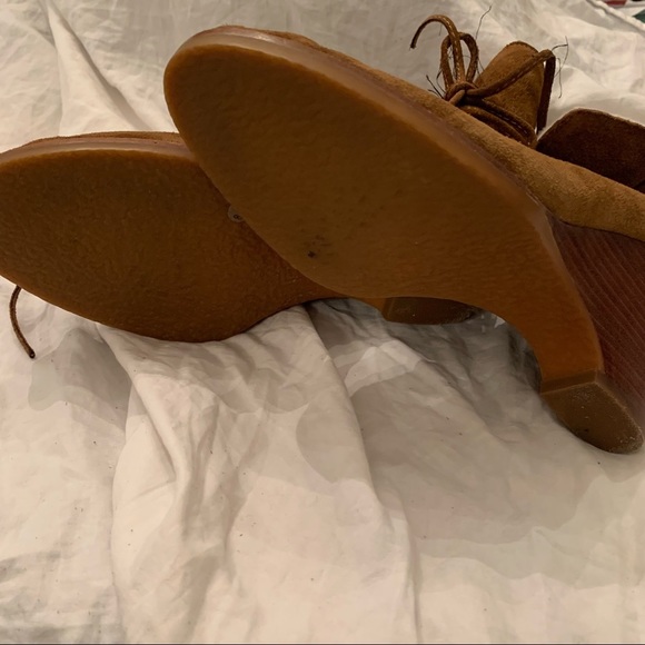 Michael Kors lace up suede sherpa ankle booties - Picture 6 of 8